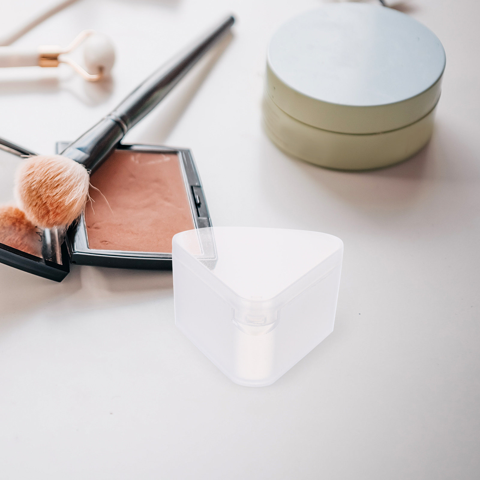 Beauty With Makeup - 6Pcs Triangle Powder Puff Case Space