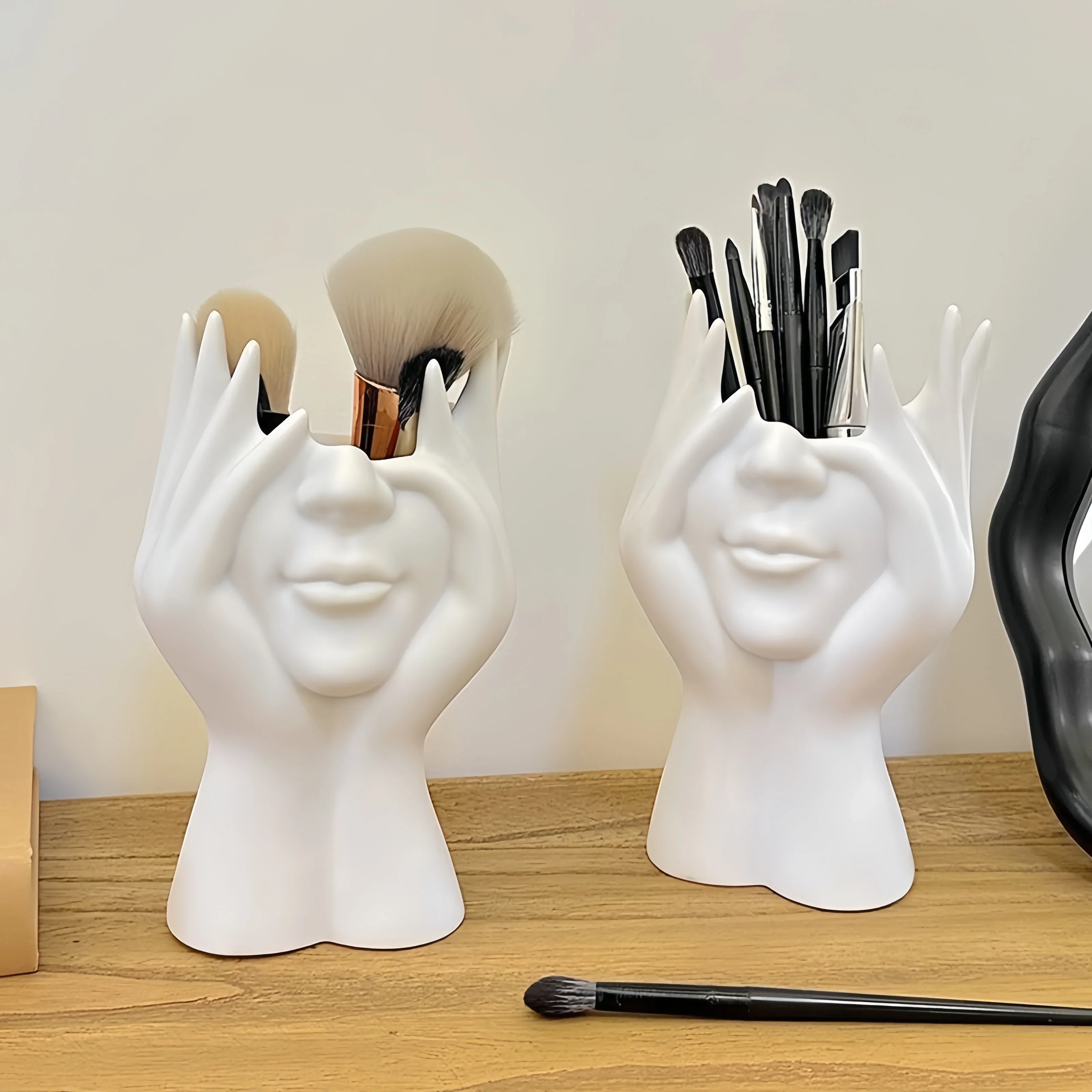 Beauty Makeup Artist - A Creative Face Storage Box –